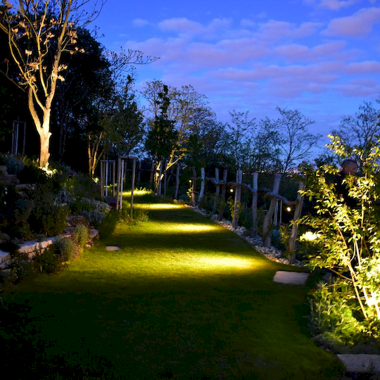 Osvětlení zahrady instalace