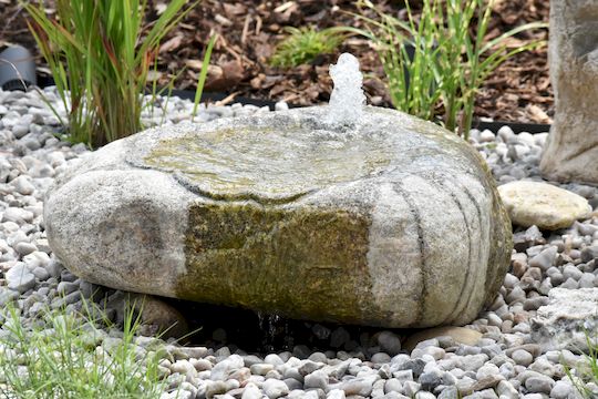 Zahradní fontána přírodní kámen s pítkem