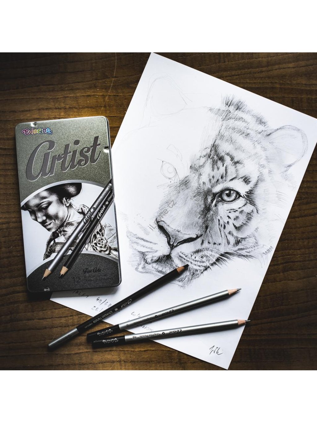 Artist kreslířská sada grafitových tužek a uhlů, kulaté, kovový box
