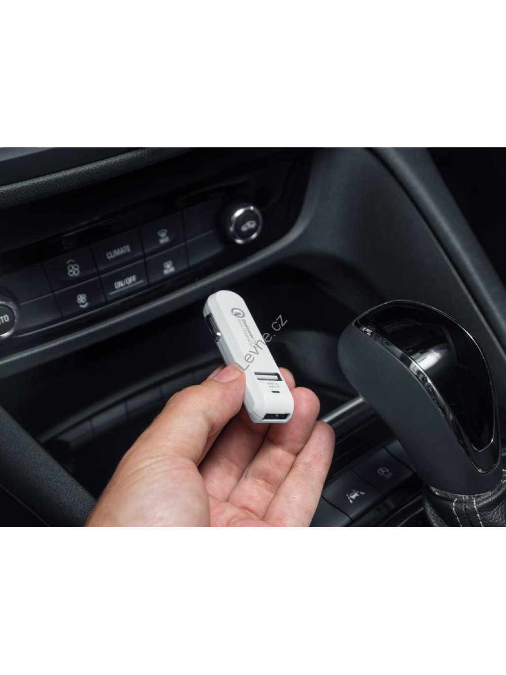 CarMAX 2 nabíječka do auta 2x Qualcomm Quick Charge 2.0, bílá barva (USB-C kabel)