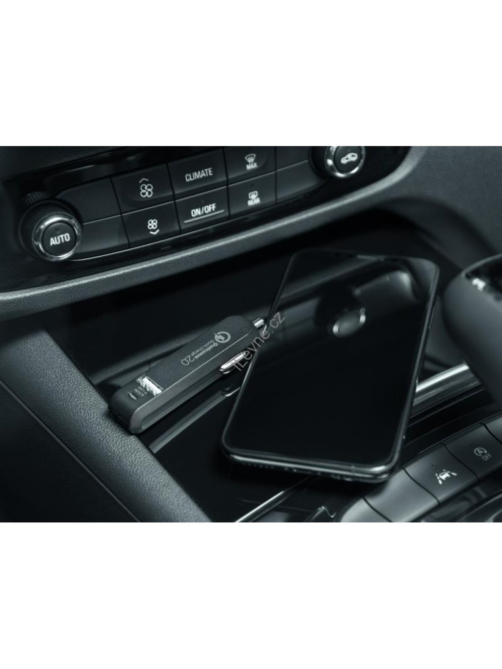 CarMAX 2 nabíječka do auta 2x Qualcomm Quick Charge 2.0, černá barva (USB-C kabel)