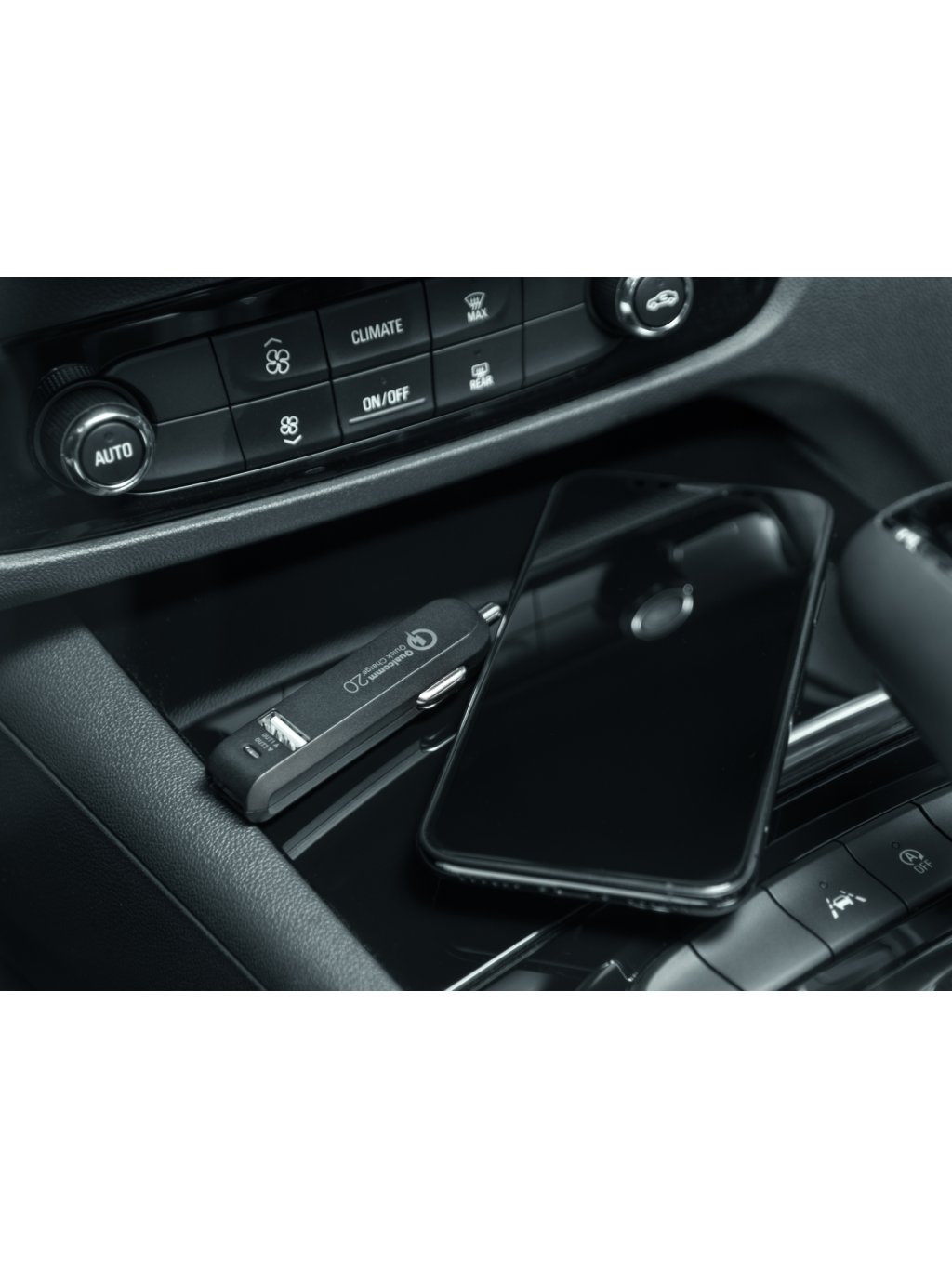 CarMAX 2 nabíječka do auta 2x Qualcomm Quick Charge 2.0, černá barva (USB-C kabel)