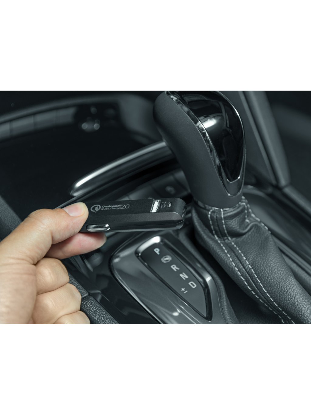 CarMAX 2 nabíječka do auta 2x Qualcomm Quick Charge 2.0, černá barva (USB-C kabel)