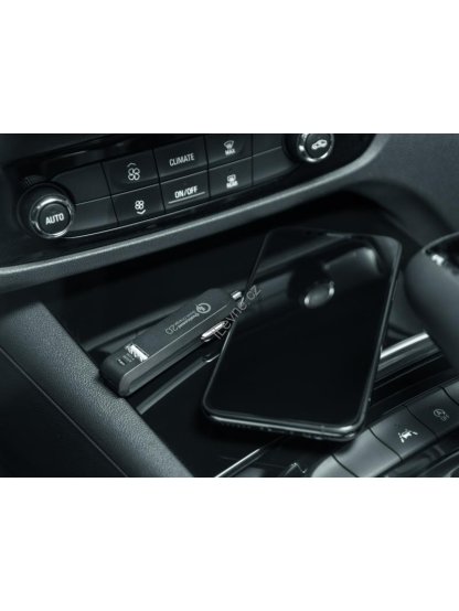 CarMAX 2 nabíječka do auta 2x Qualcomm Quick Charge 2.0, černá barva (USB-C kabel)