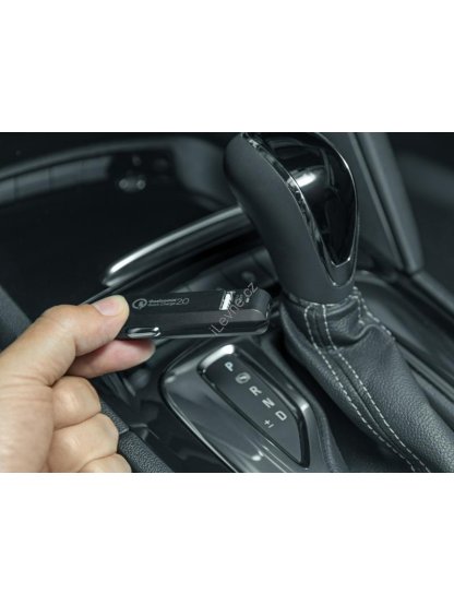 CarMAX 2 nabíječka do auta 2x Qualcomm Quick Charge 2.0, černá barva (USB-C kabel)