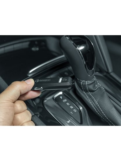 CarMAX 2 nabíječka do auta 2x Qualcomm Quick Charge 2.0, černá barva (USB-C kabel)