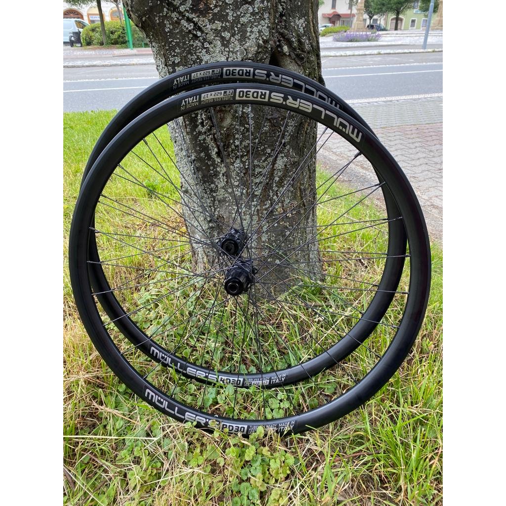 Zapletená kola Müller's RD30 28" HG TLR, přímý výplet, gravel / silniční, pevné osy