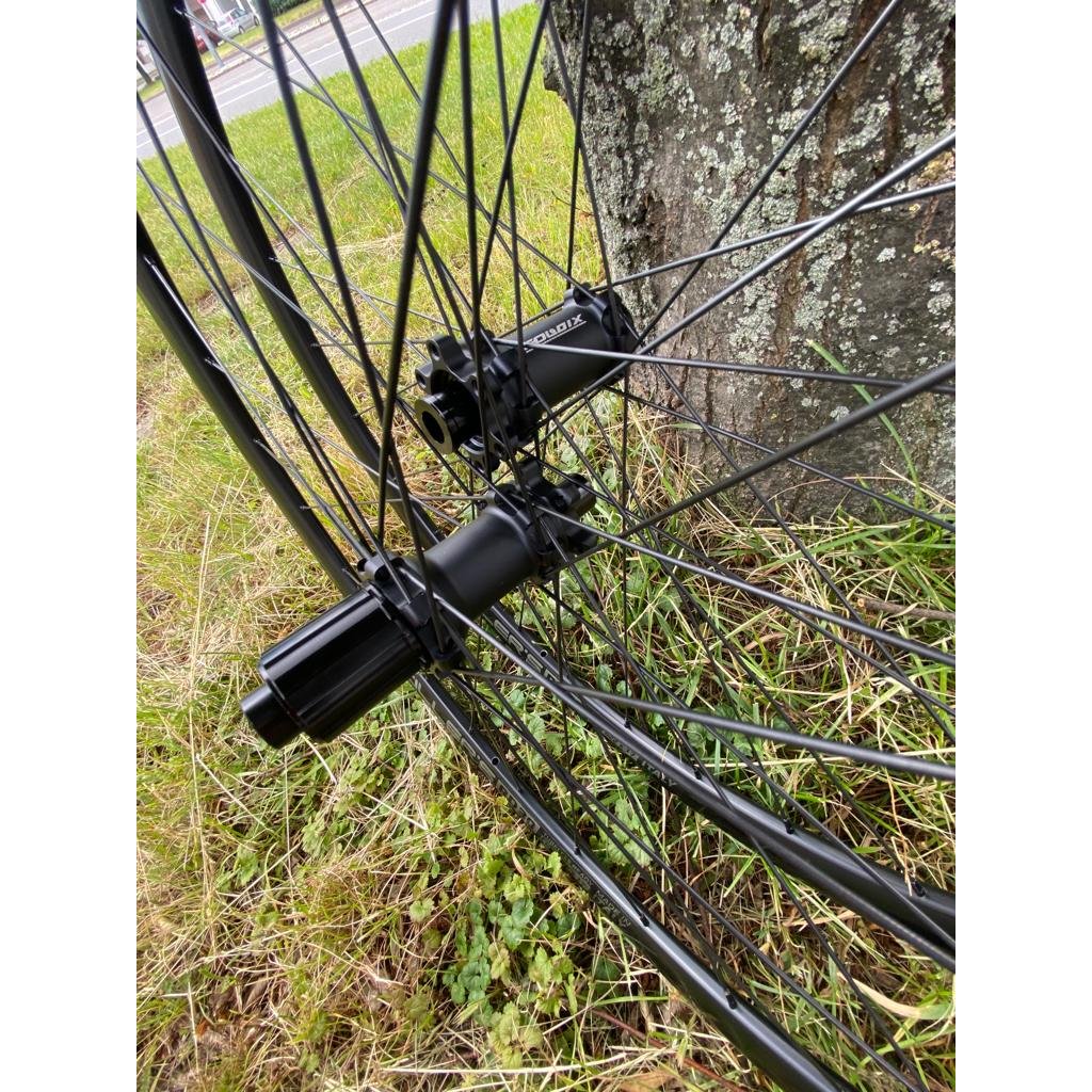 Zapletená kola Müller's RD30 28" HG TLR, přímý výplet, gravel / silniční, pevné osy