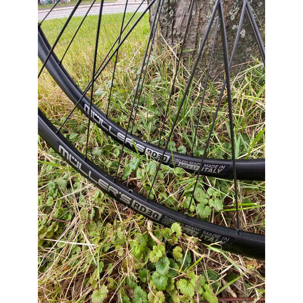 Zapletená kola Müller's RD30 28" HG TLR, přímý výplet, gravel / silniční, pevné osy