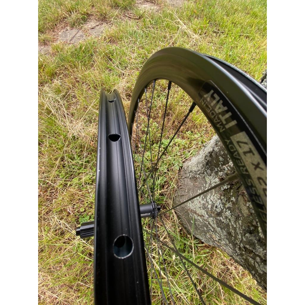 Zapletená kola Müller's RD30 28" HG TLR, přímý výplet, gravel / silniční, pevné osy
