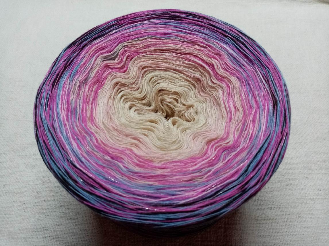 Merino Zasněžená magnolie 4-nitka 1200m s lurexem