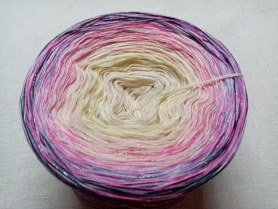 Zasněžená magnolie 4-nitka 1400m s lurexem