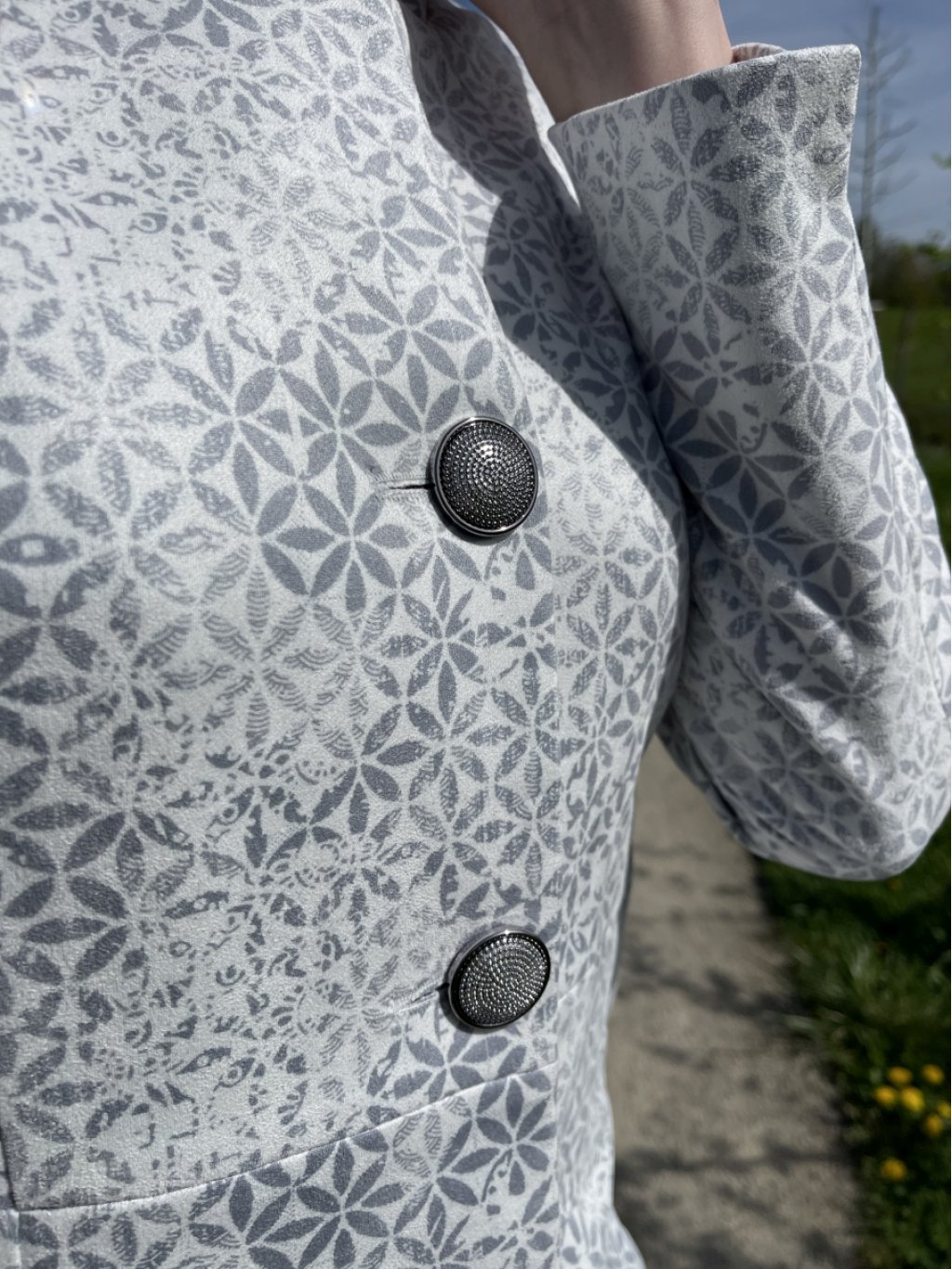 Kabát La Gabriella 5220-640 šedo bílý květinový motiv