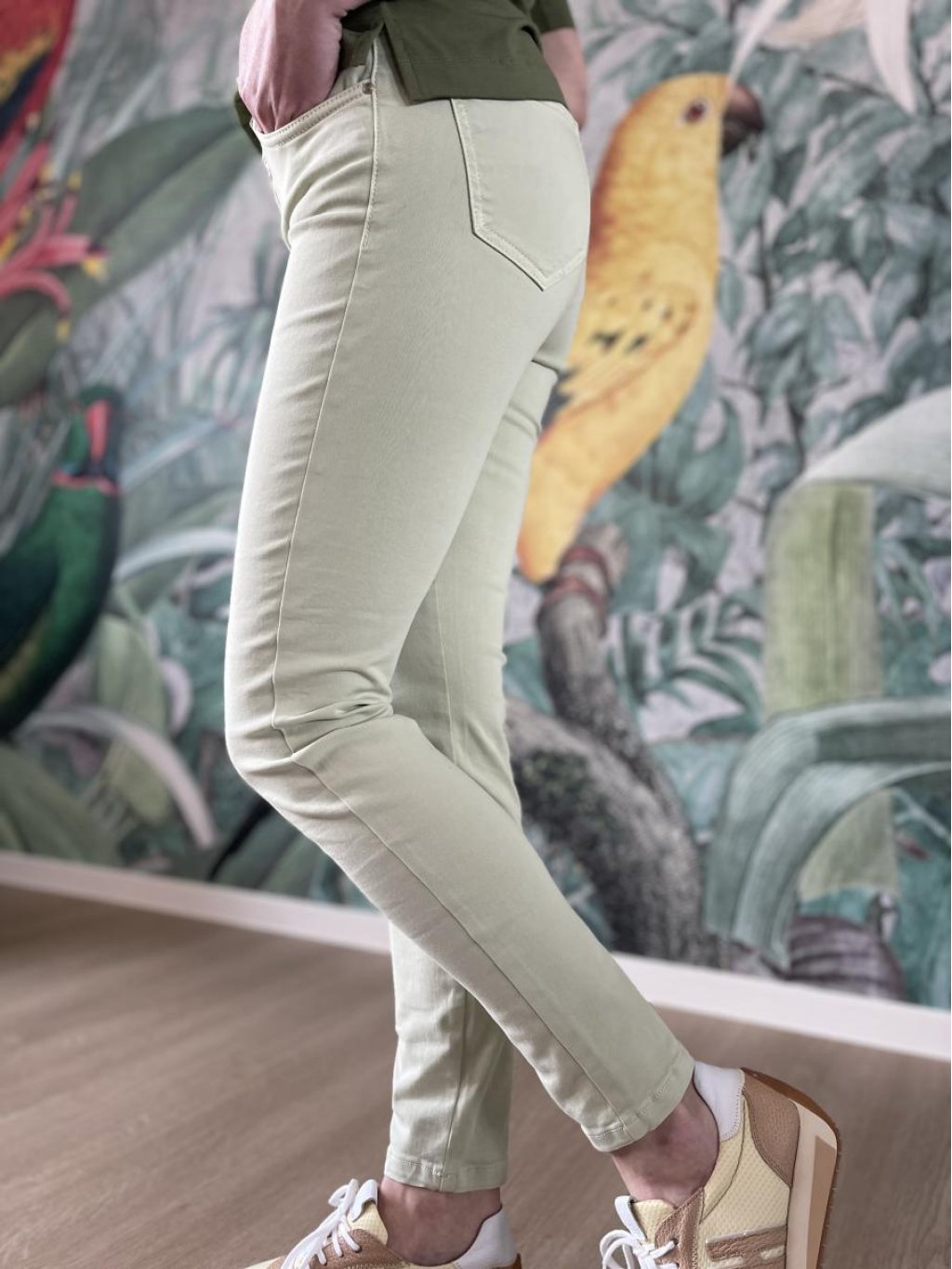 Kalhoty Kyra Mette světle zelené džíny