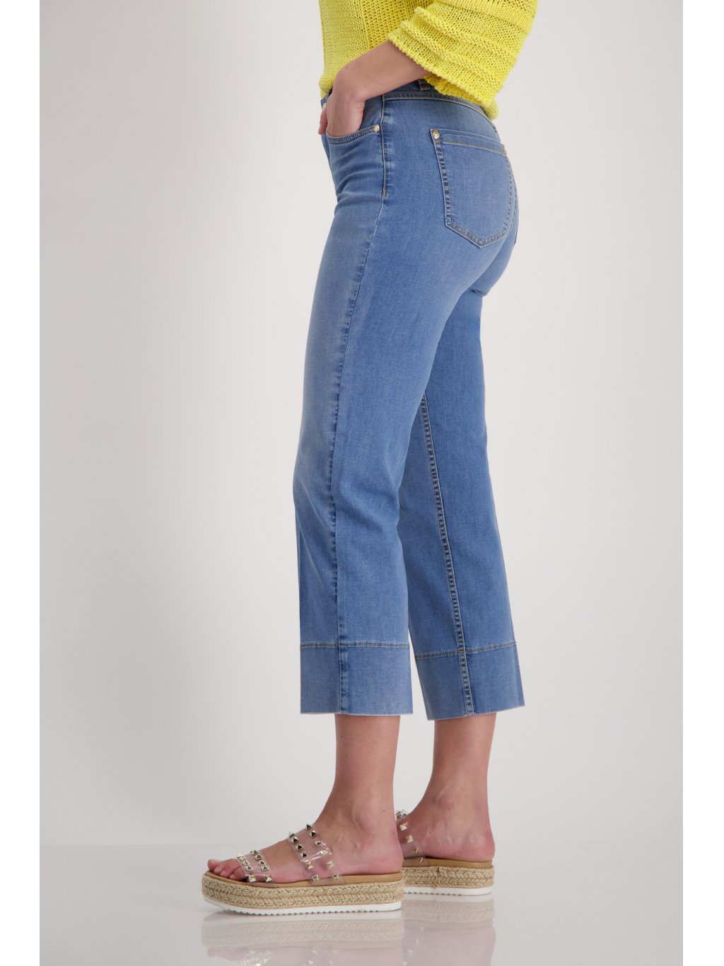 Kalhoty Monari 8343 středné modré džíny zkrácené
