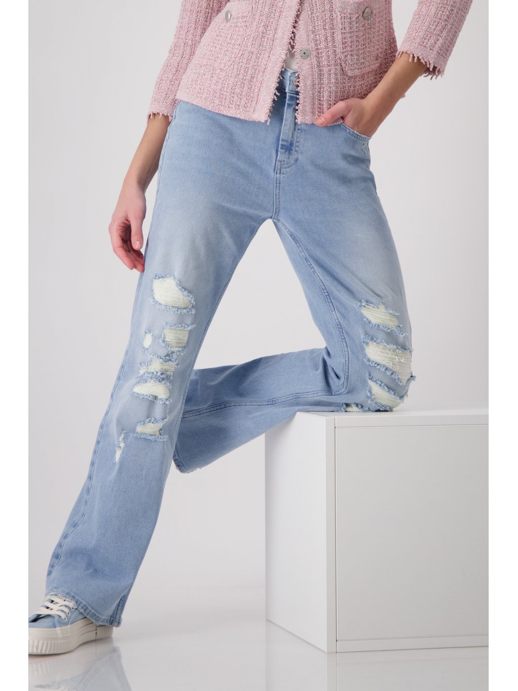 Kalhoty Monari 8371 široké světlé modré džíny s efekty  
