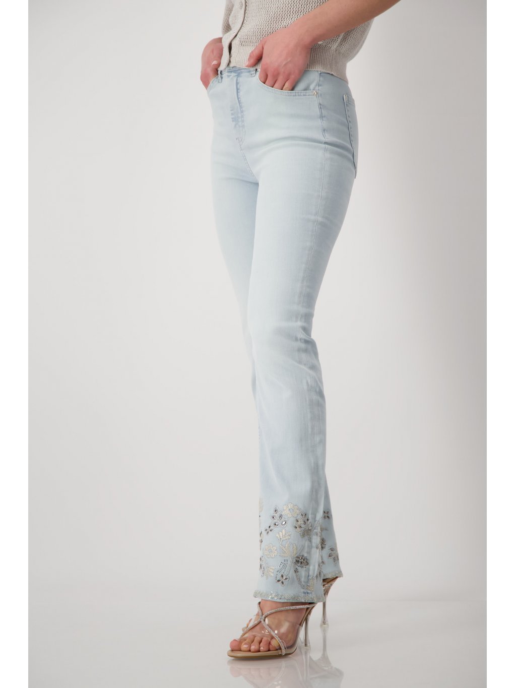 Kalhoty Monari 8956 světlé modré džíny s výšivkou 