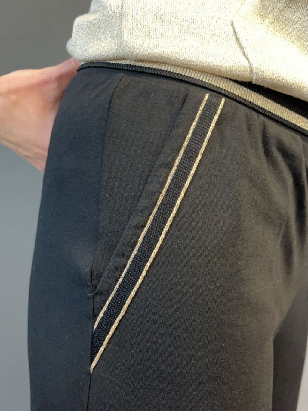 Kalhoty Top Bis Limbra černé rovné se zlatými detaily