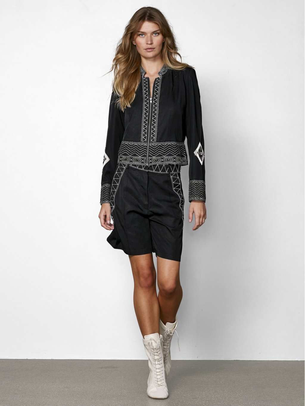 Kraťasy Nu Denmark 8410-15 Zanna Shorts – Black