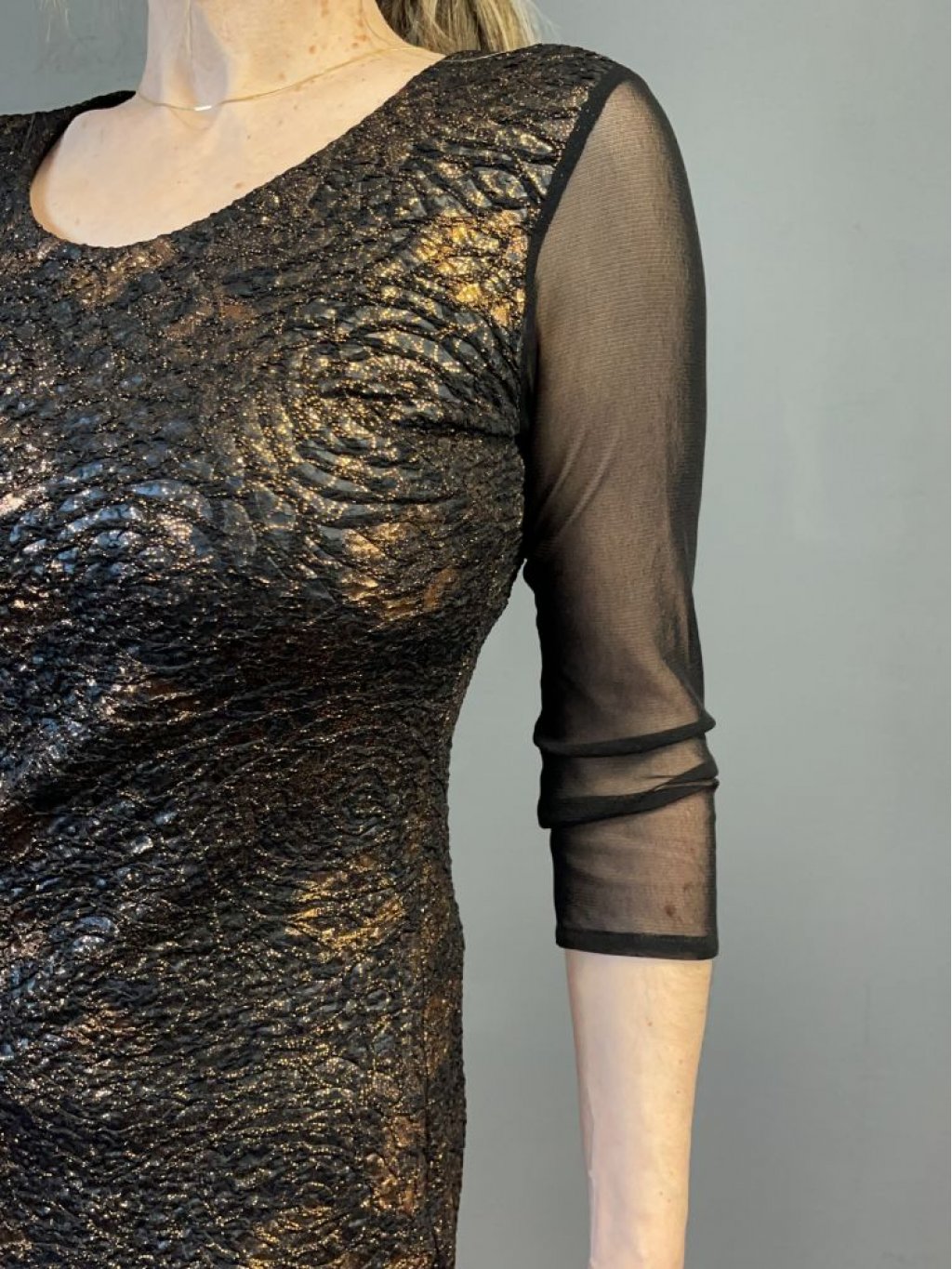 Šaty Jopess 6389 černé s bronzovým třpytem