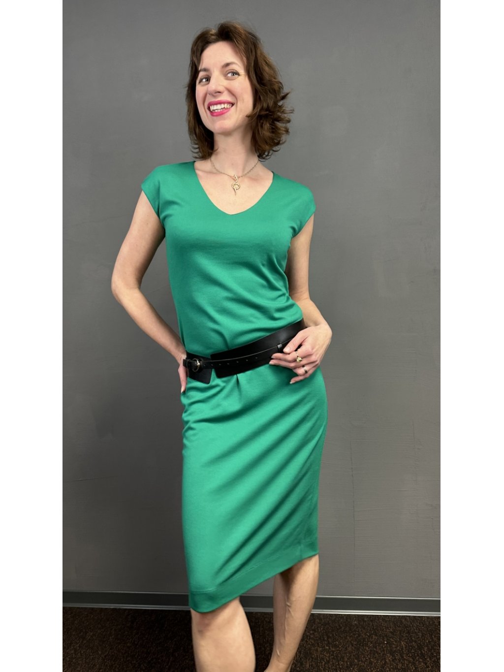 Šaty Kyra Daphne zelené s výstřihem do V