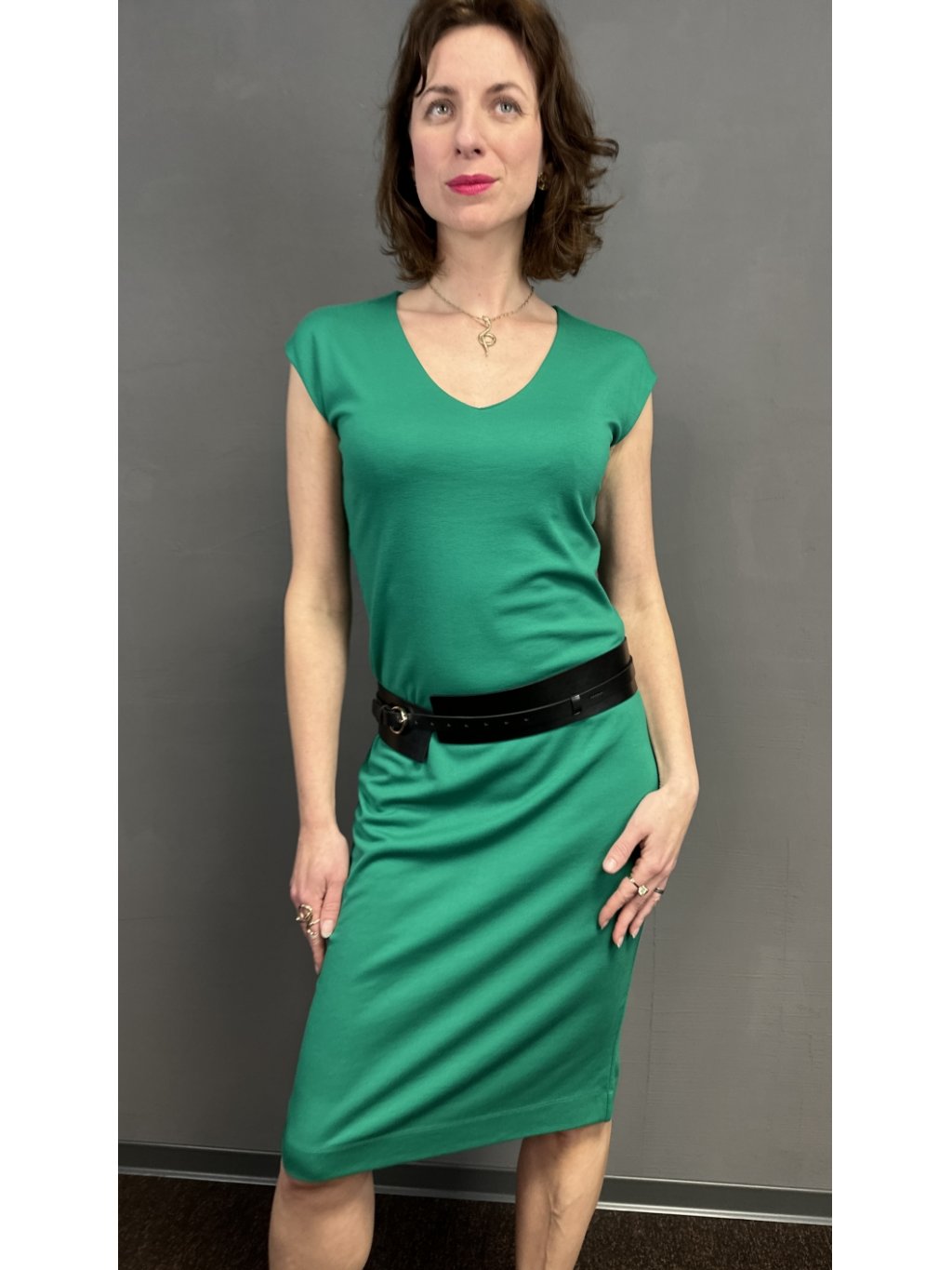 Šaty Kyra Daphne zelené s výstřihem do V