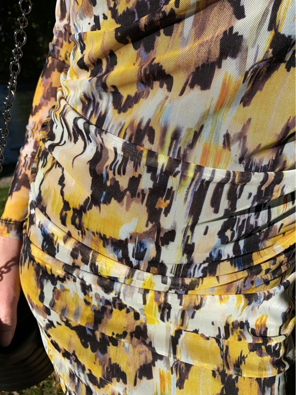 Šaty Kyra Jeske žlutý vzor pružné