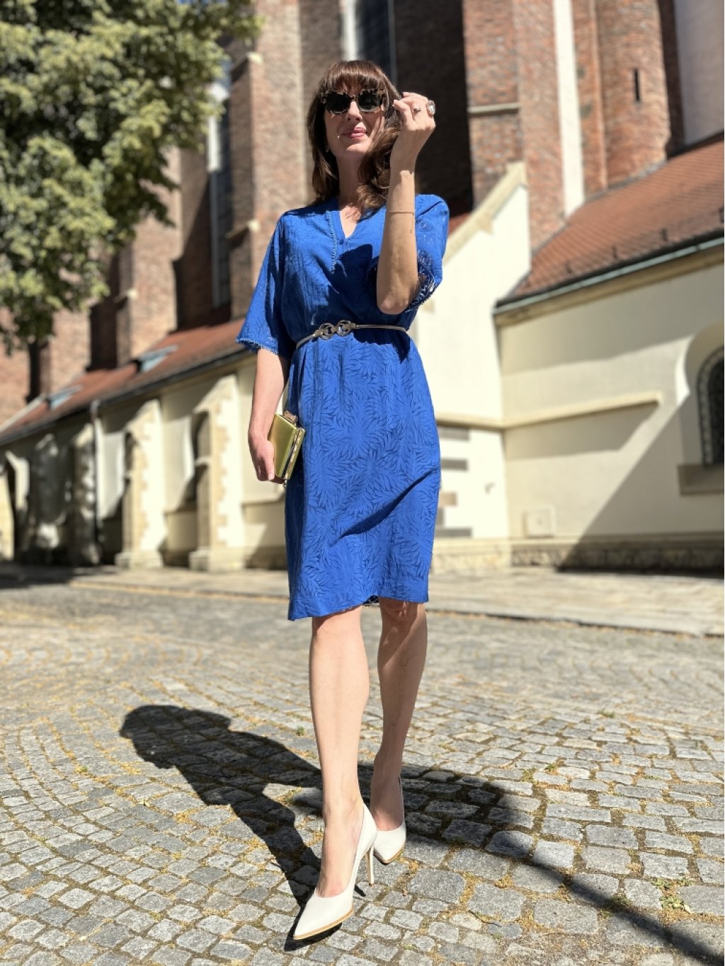 Šaty Kyra Odette modré v moderní krajce