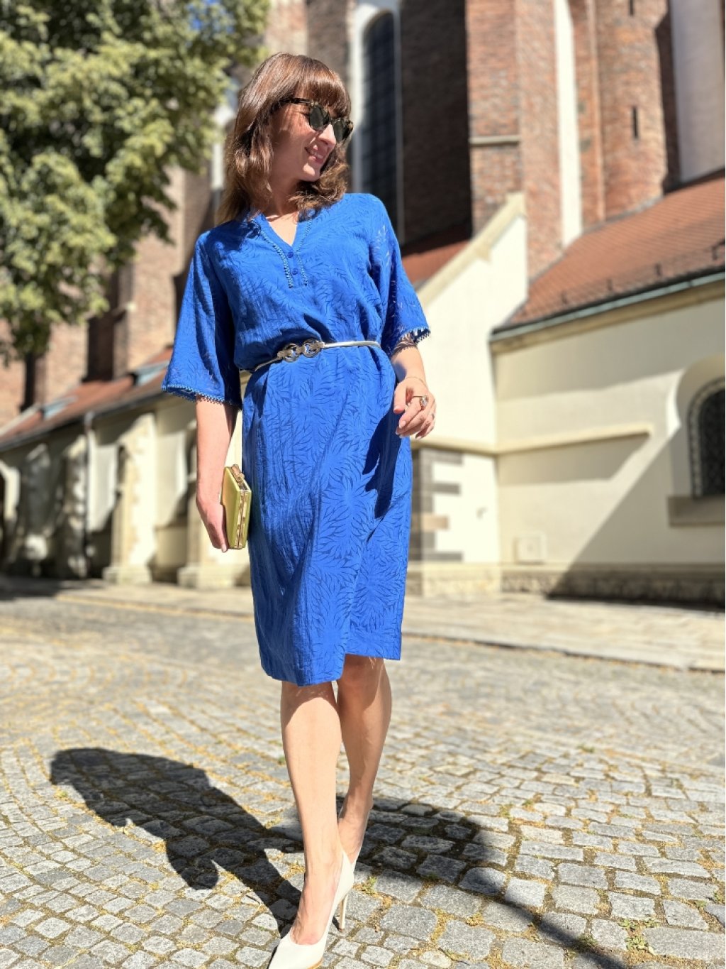 Šaty Kyra Odette modré v moderní krajce
