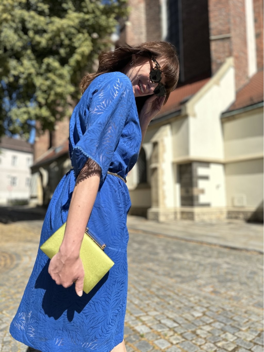 Šaty Kyra Odette modré v moderní krajce