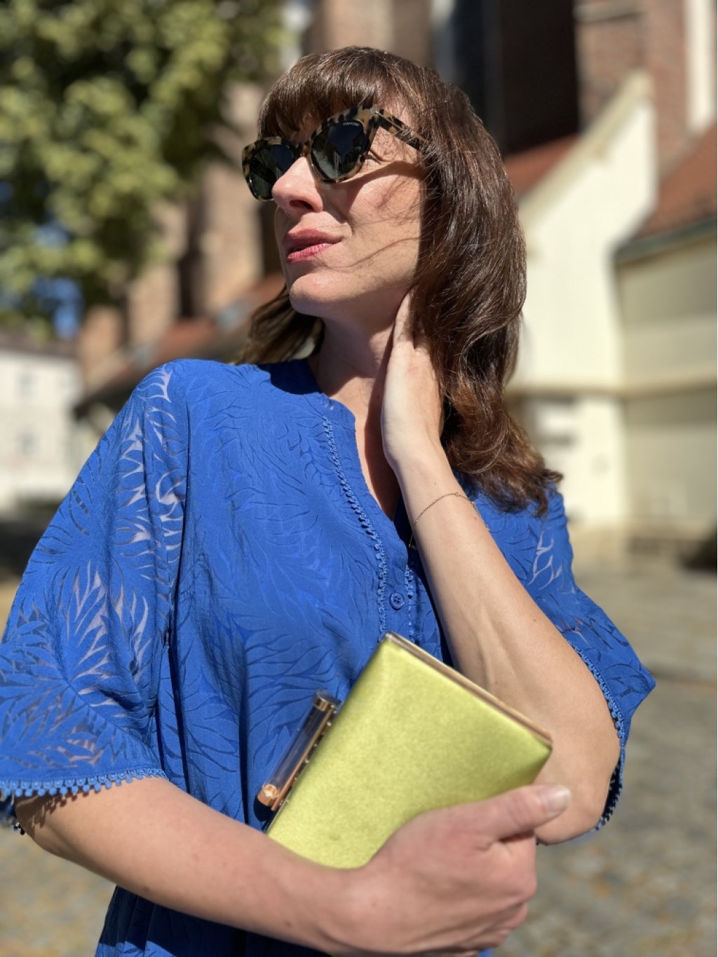 Šaty Kyra Odette modré v moderní krajce
