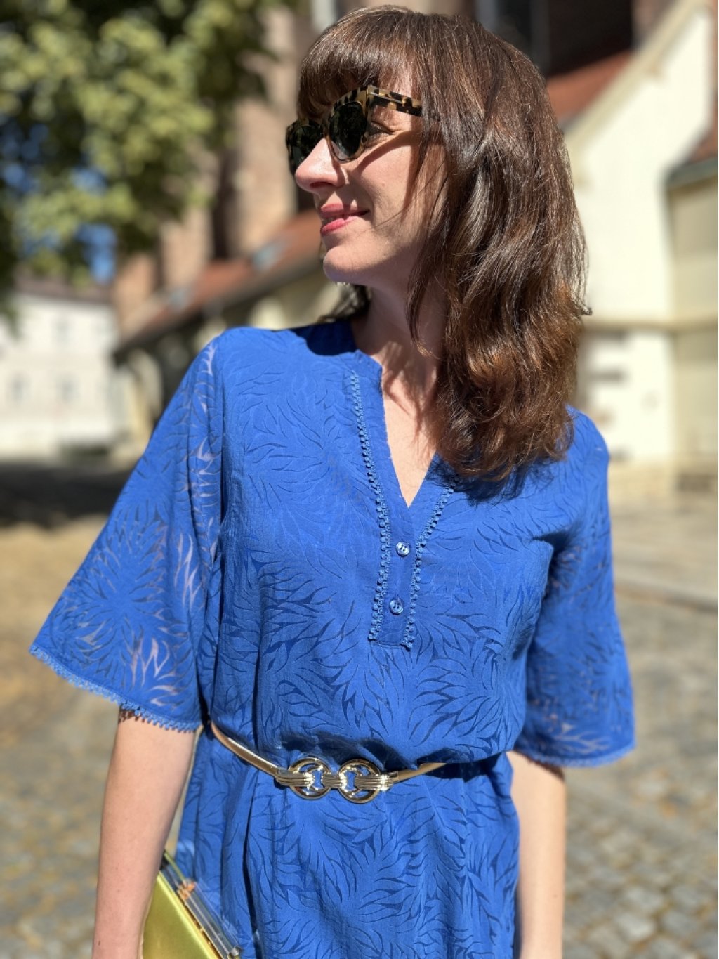 Šaty Kyra Odette modré v moderní krajce