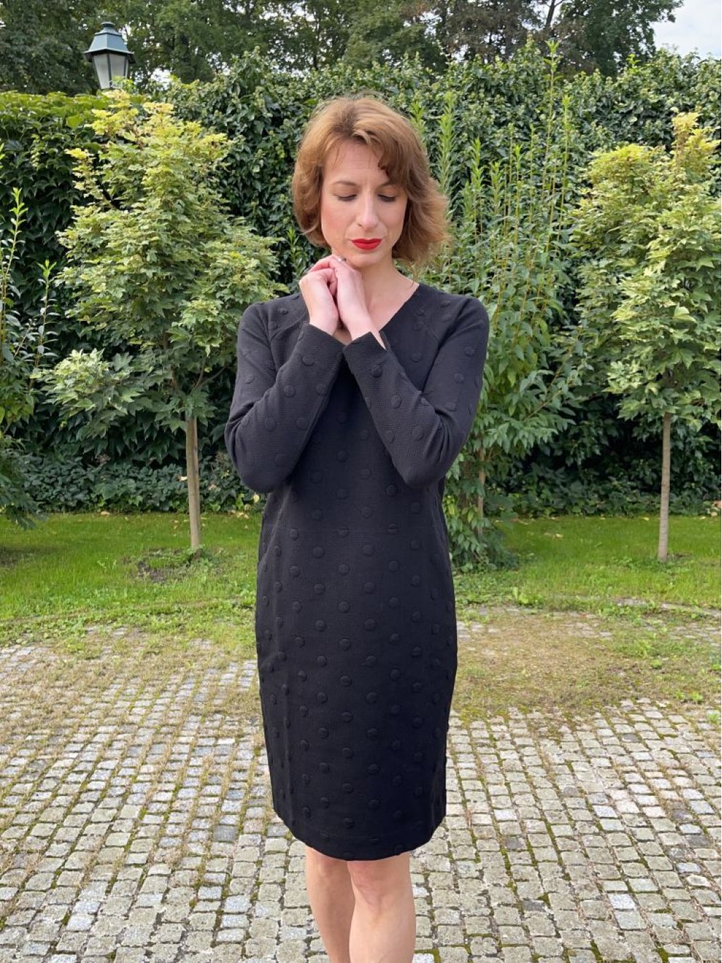 Šaty Kyra Wanda černé s 3D puntíky