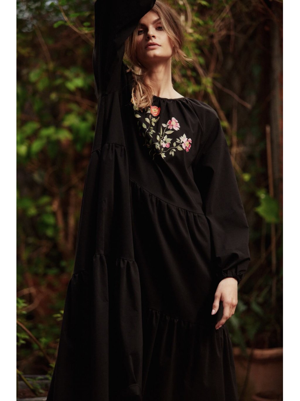 Šaty Tova Beverly flower černé dlouhé