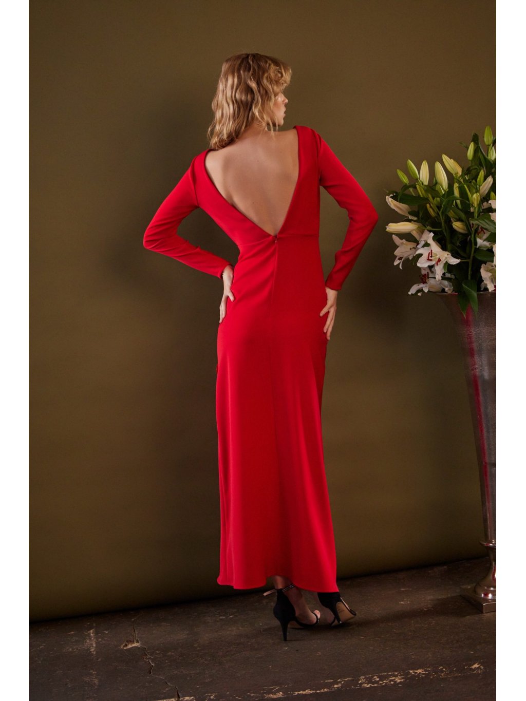 Šaty Tova Virgo červené dlouhé s odhalenými zády