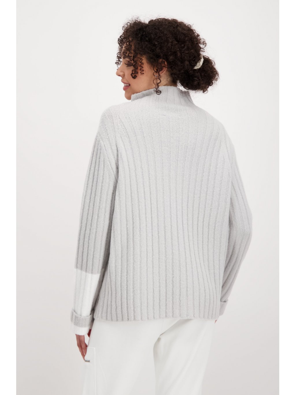 Svetr Monari 6688 šedý minimalismus