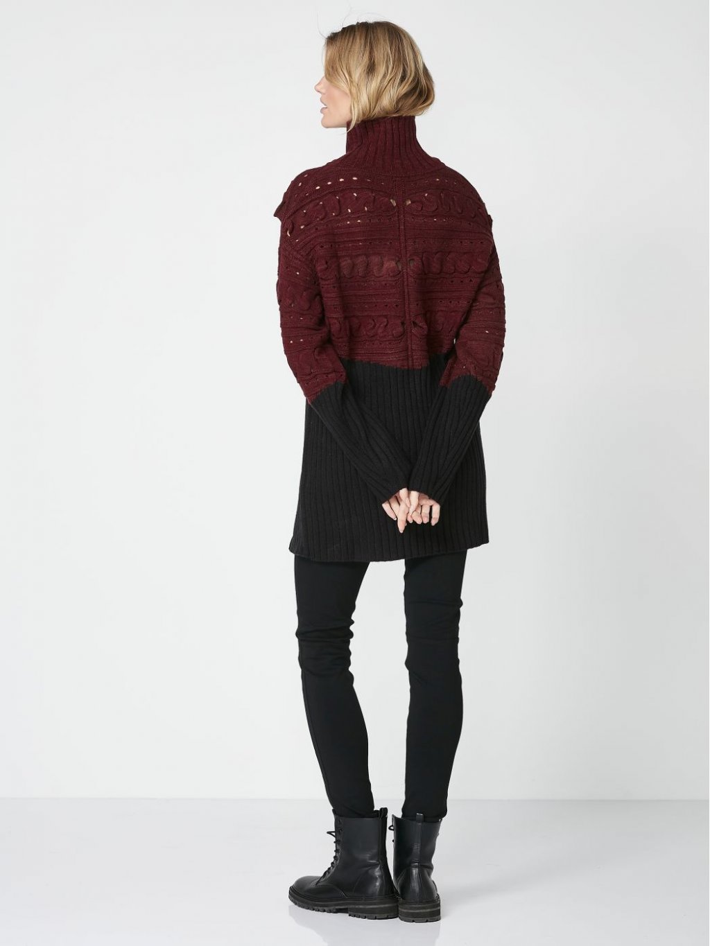 Svetr NU Denmark 7776 60 Bordo ern Dlouh S Rozparkem LA GABRIELLA svetr-nu-denmark-7776-60-bordo-ern-dlouh-s-rozparkem-la-gabriella
