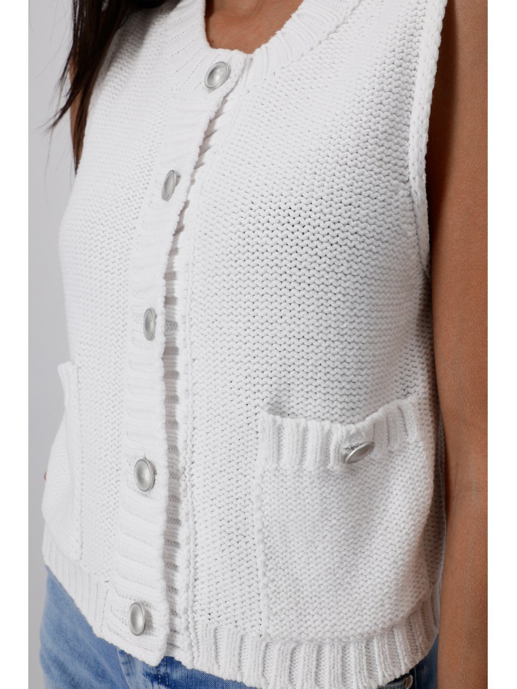 Top Monari 0020 bílý úpletový ve stylu vesty