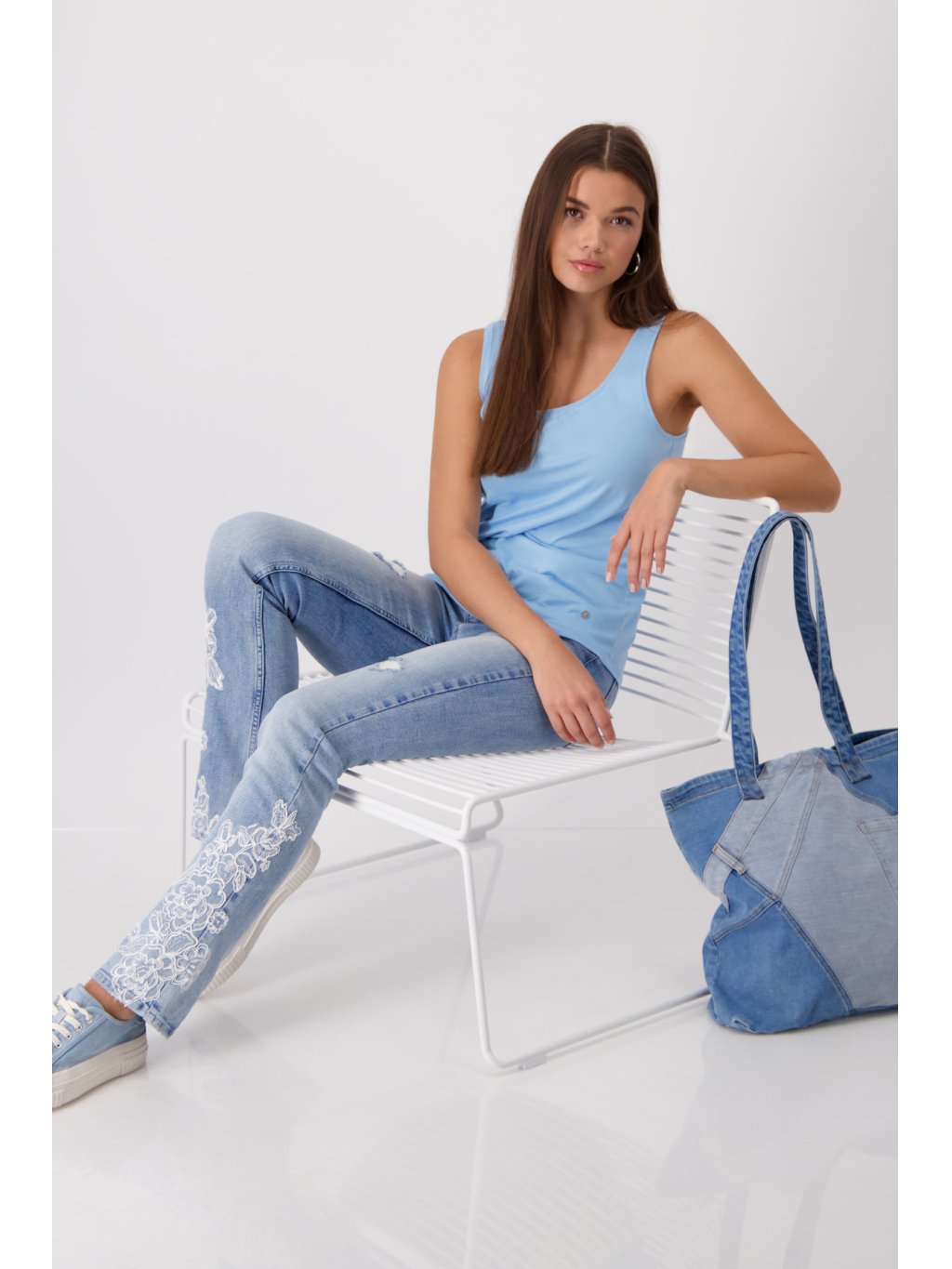 Top Monari 9156 světle modrý basic na široká ramínka