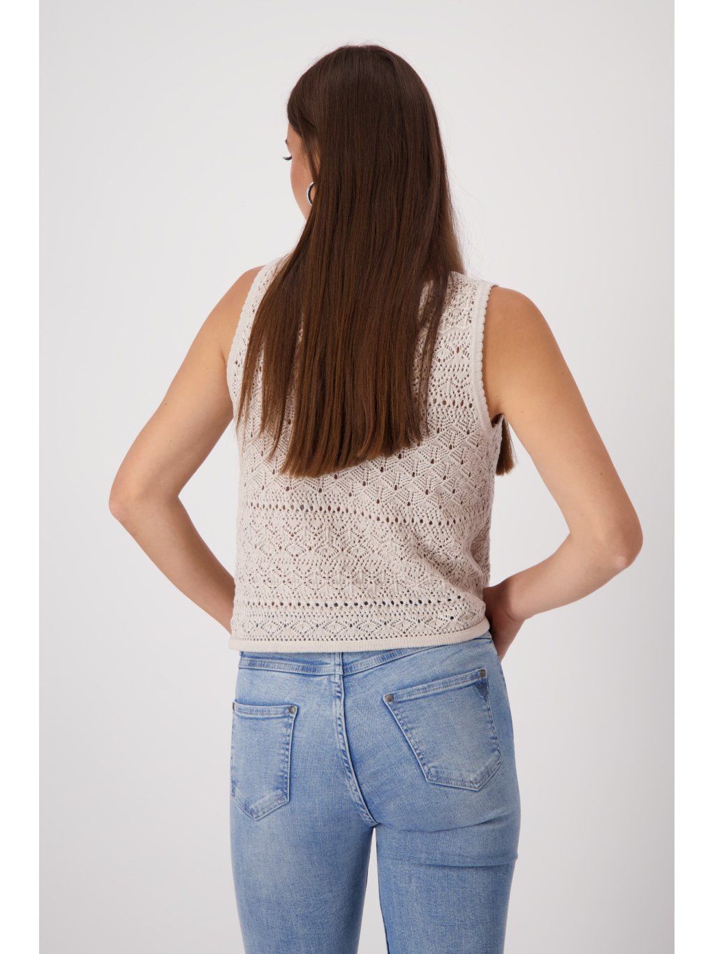 Top Monari 9525 béžový háčkovaný bez rukávů