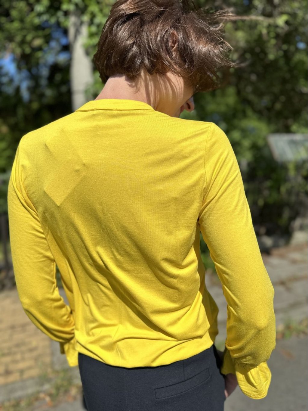 Tričko Kyra Destiny žluté basic s výstřihem do V