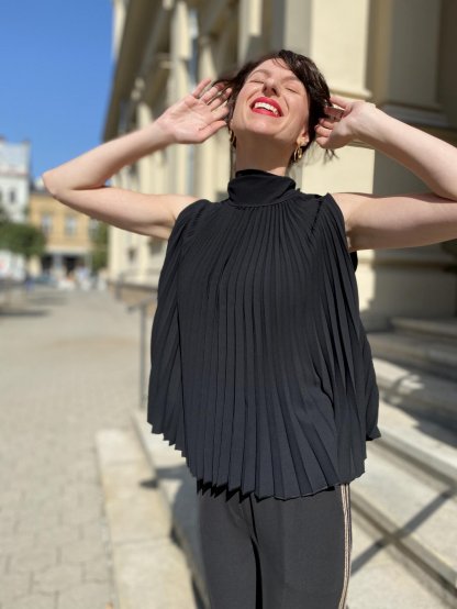 Halenka Lauren Vidal černá plisé bez rukávů