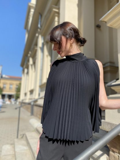 Halenka Lauren Vidal černá plisé bez rukávů