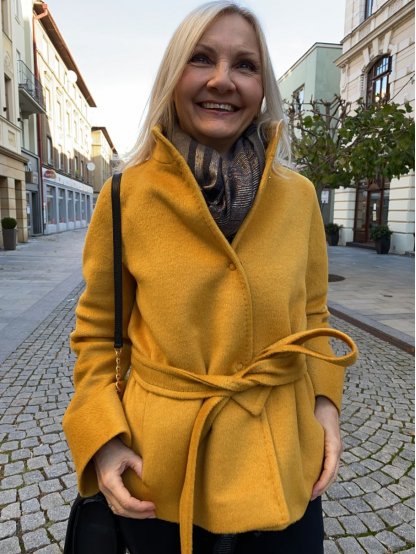 Kabát Carla Ponti žlutý s angorou krátký