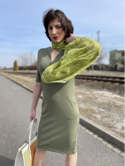 Šaty Kyra Reza zelené pouzdrovky