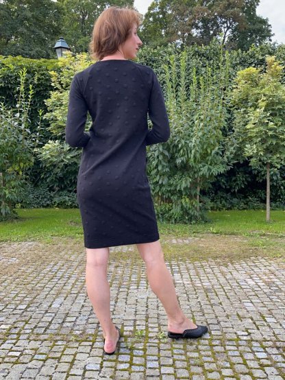 Šaty Kyra Wanda černé s 3D puntíky