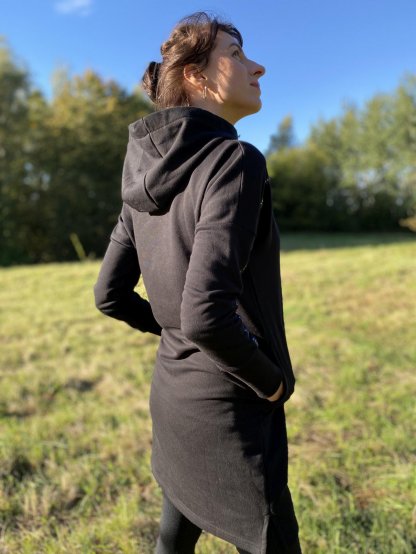 Šaty Long Bunt černé s kapucí sporty