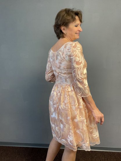 Šaty Marselini1739 růžové krátké krajkové