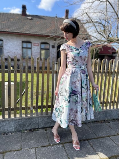 Šaty Poza Francesca pastelové taftové květy