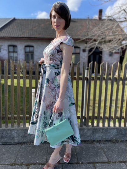 Šaty Poza Francesca pastelové taftové květy